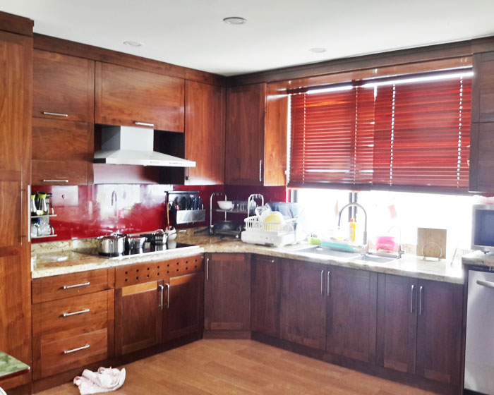 Tủ bếp gỗ óc chó nhà anh Đức - Star City