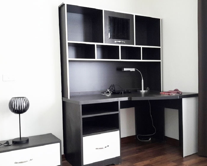 Bàn làm việc gỗ MFC nhà anh Quang - Dương Nội