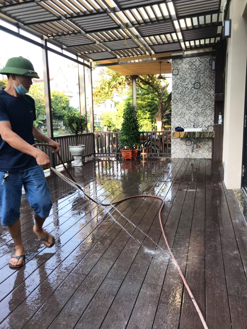 Thi công sàn nhựa gỗ ngoài trời - Mẫu 1