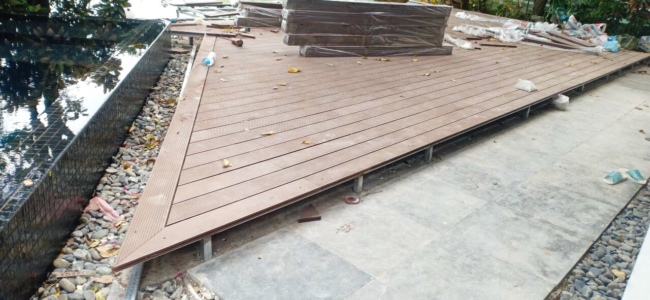 Thi công sàn nhựa gỗ ngoài trời - Mẫu 4