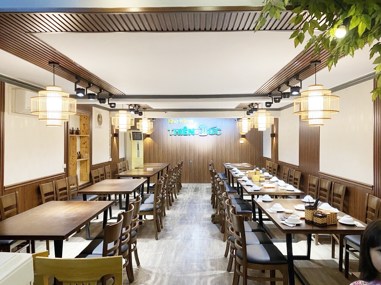 Thi công trần gỗ - Mẫu 03