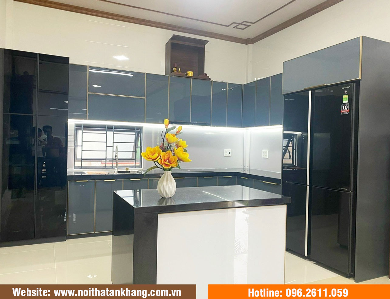Tủ bếp cánh kính hiện đại - Mẫu 11