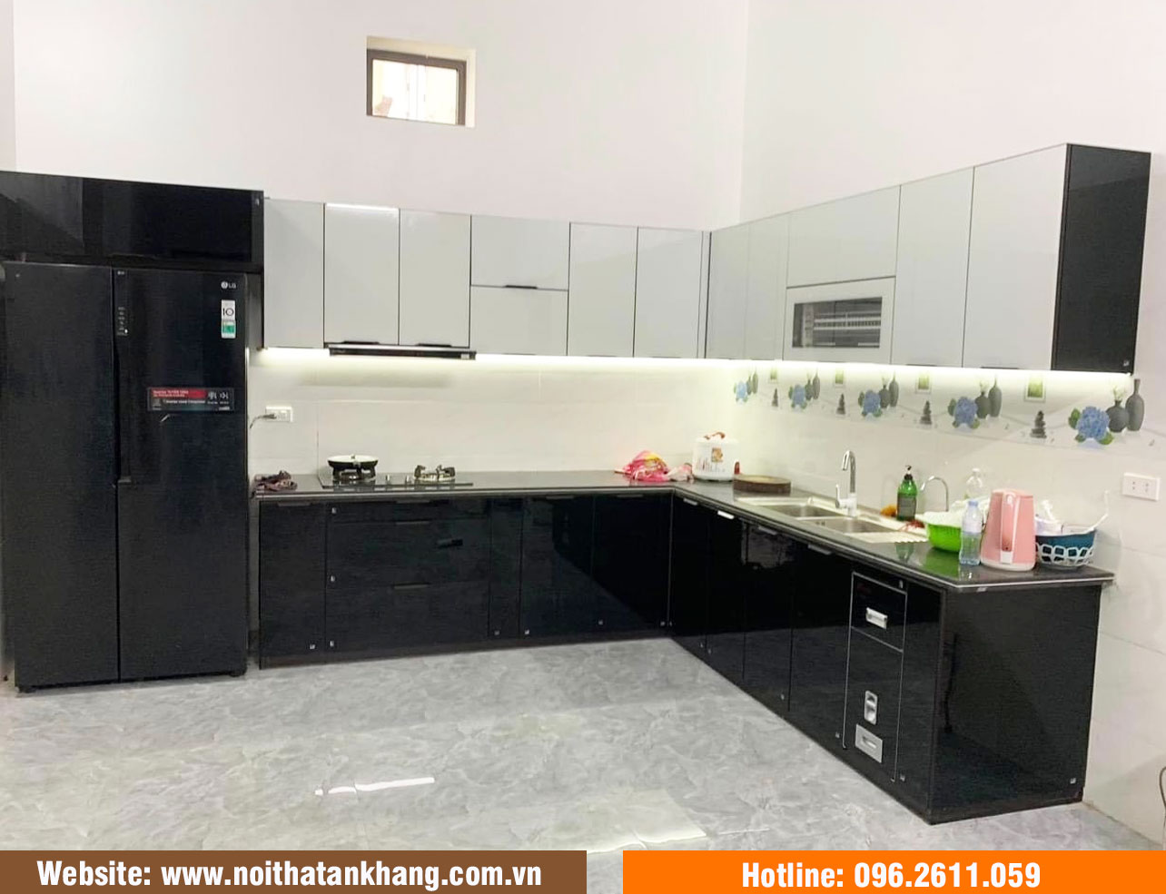 Tủ bếp cánh kính hiện đại - Mẫu 13