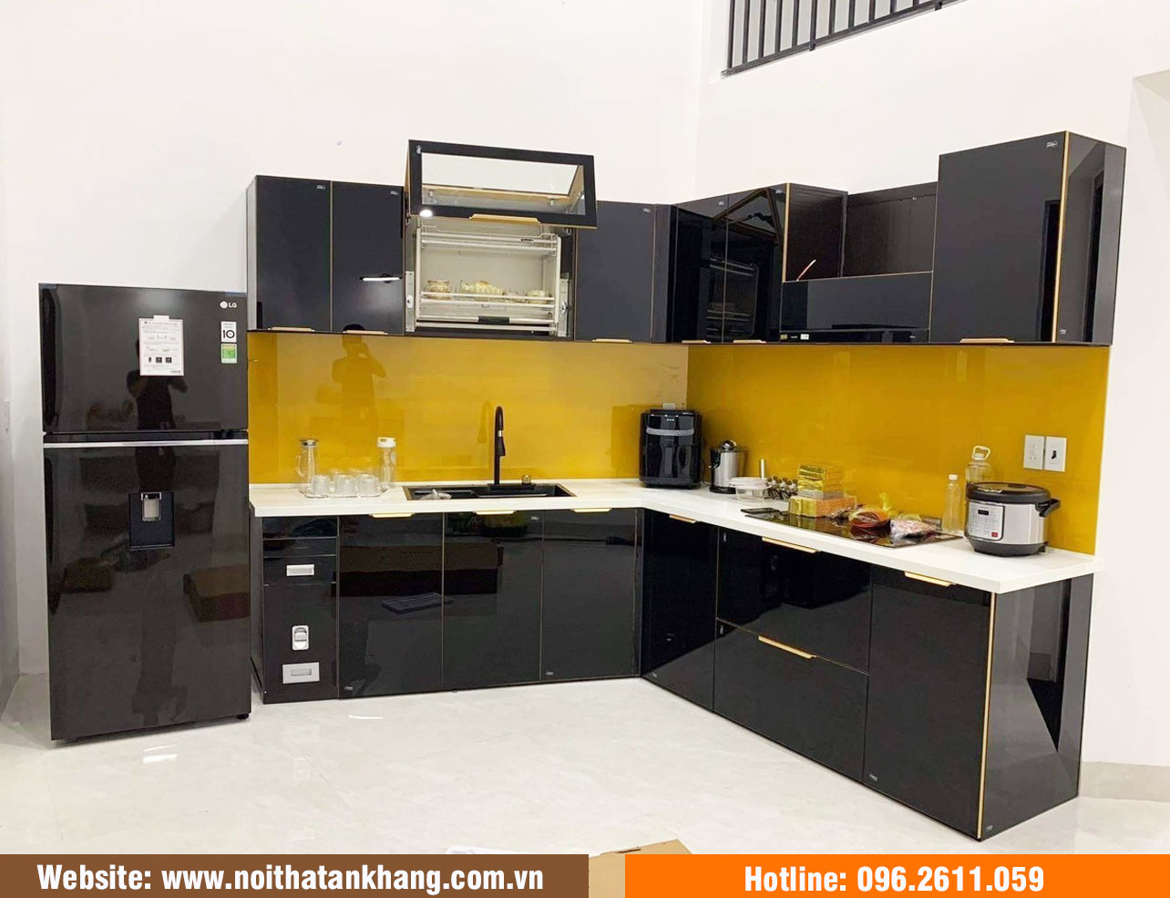 Tủ bếp cánh kính hiện đại - Mẫu 15