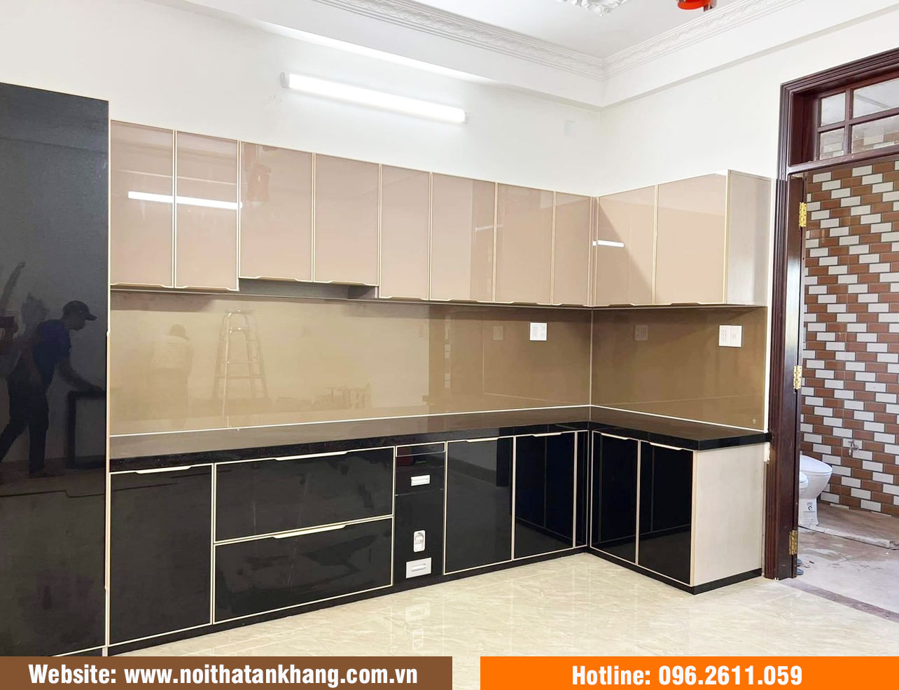 Tủ bếp cánh kính hiện đại - Mẫu 17