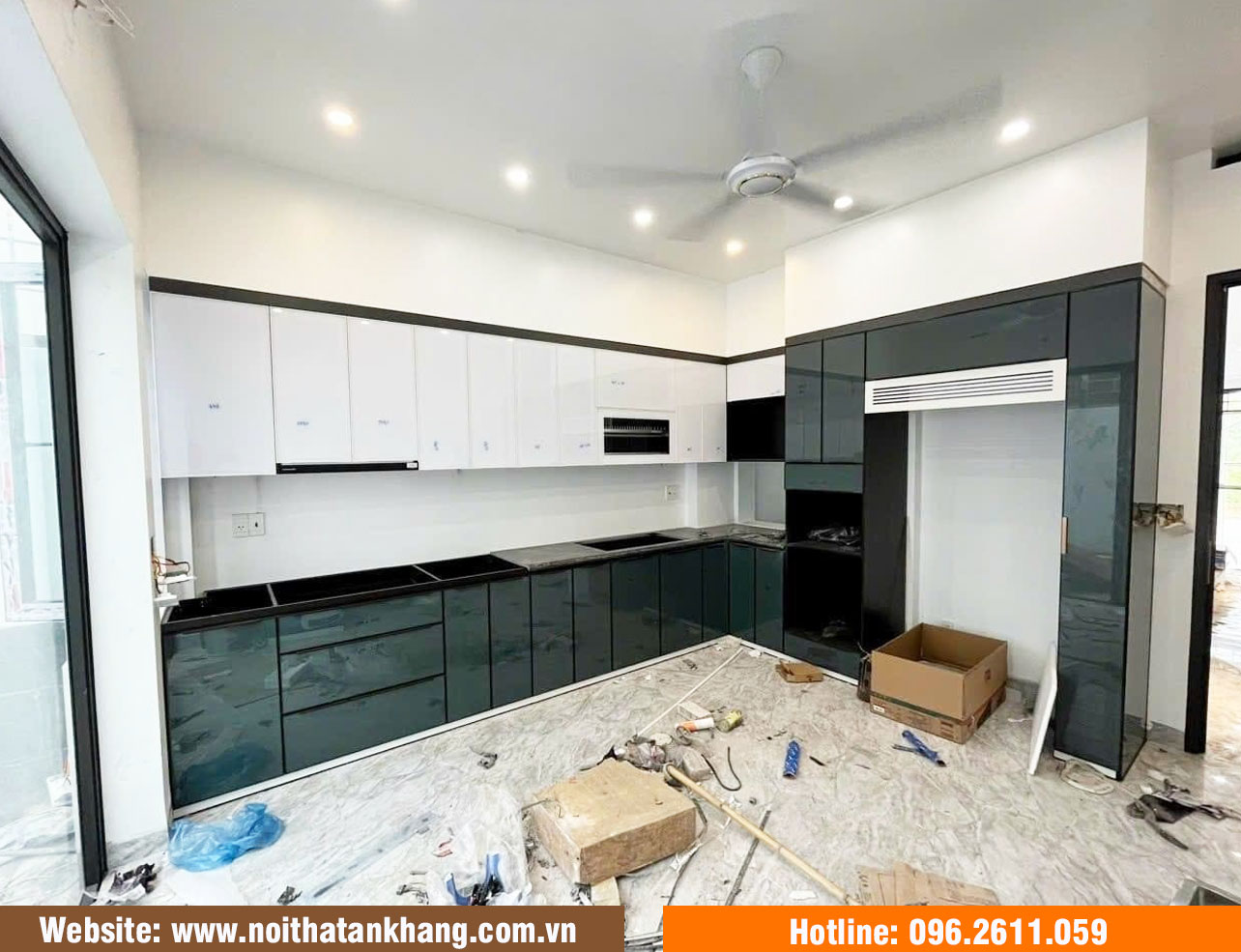 Tủ bếp cánh kính hiện đại - Mẫu 21