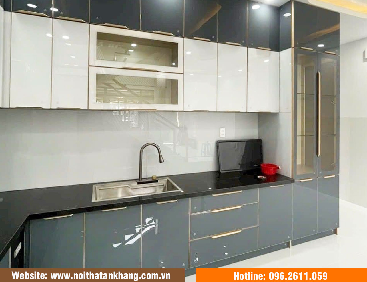 Tủ bếp cánh kính hiện đại - Mẫu 22