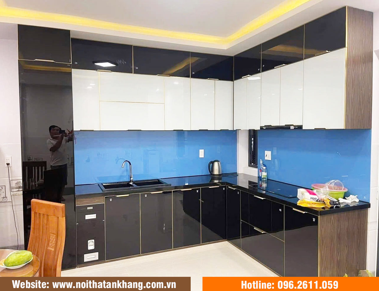 Tủ bếp cánh kính hiện đại - Mẫu 23