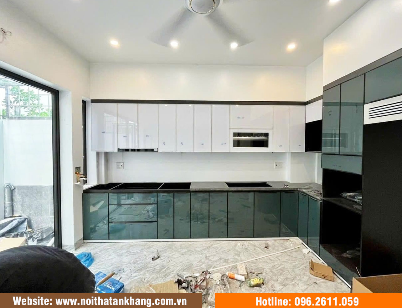 Tủ bếp cánh kính hiện đại - Mẫu 05