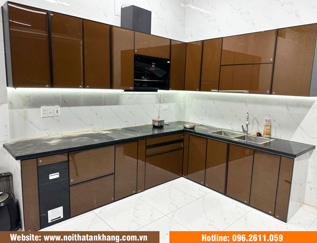 Tủ bếp cánh kính hiện đại - Mẫu 09
